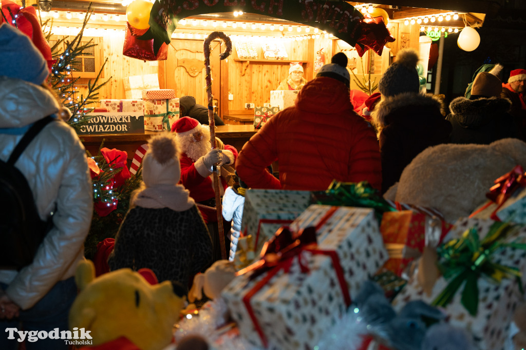 Borowiacki Jarmark na rynku w Tucholi DOMEK