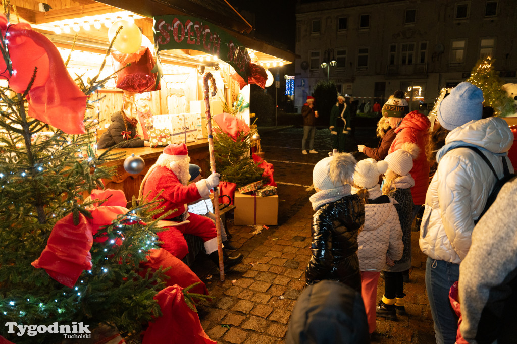 Borowiacki Jarmark na rynku w Tucholi DOMEK