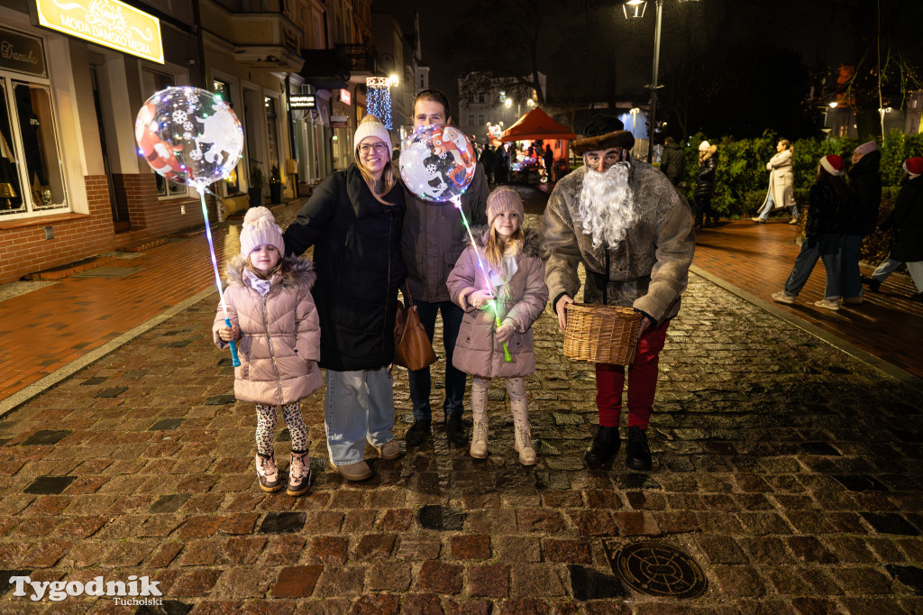 Borowiacki Jarmark na rynku w Tucholi DOMEK