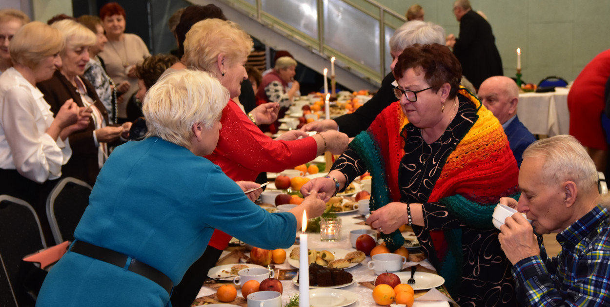 Aby w święta dobro zawsze zwyciężało nad złem. Spotkanie opłatkowe w Cekcynie / ZDJĘCIA
