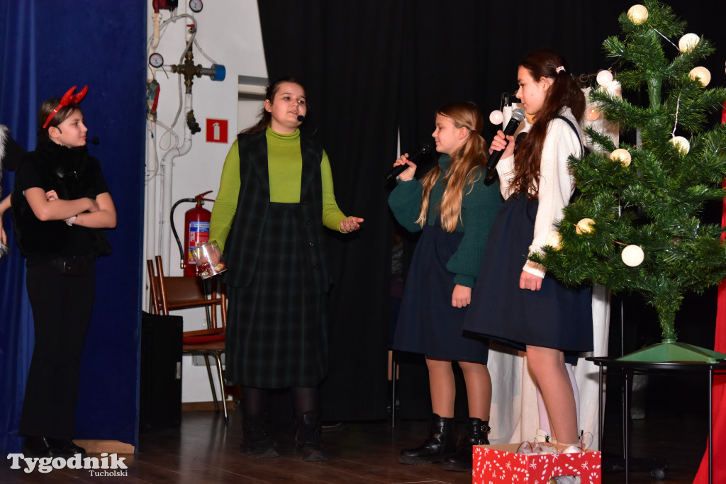 Aby w święta dobro zawsze zwyciężało nad złem. Spotkanie opłatkowe w Cekcynie / ZDJĘCIA