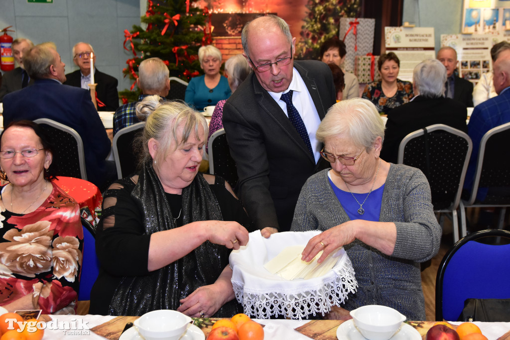 Aby w święta dobro zawsze zwyciężało nad złem. Spotkanie opłatkowe w Cekcynie / ZDJĘCIA