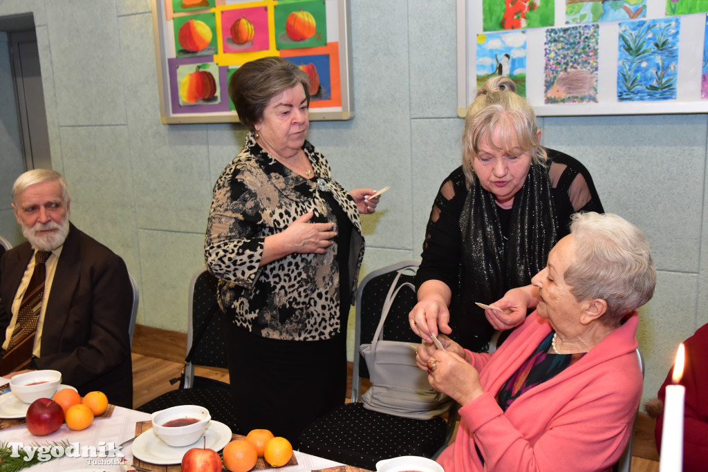 Aby w święta dobro zawsze zwyciężało nad złem. Spotkanie opłatkowe w Cekcynie / ZDJĘCIA