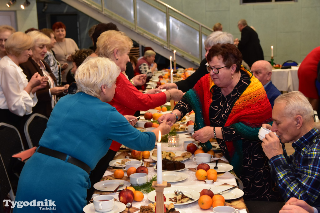 Aby w święta dobro zawsze zwyciężało nad złem. Spotkanie opłatkowe w Cekcynie / ZDJĘCIA