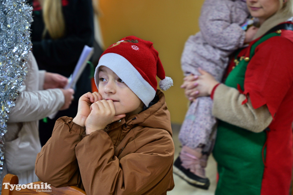 Mały Mędromierz i kolędnicy! Głośna, kolorowa grupa na ulicach