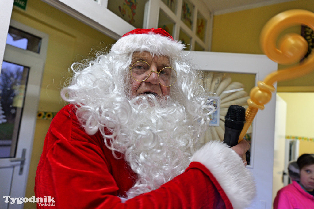 Mały Mędromierz i kolędnicy! Głośna, kolorowa grupa na ulicach