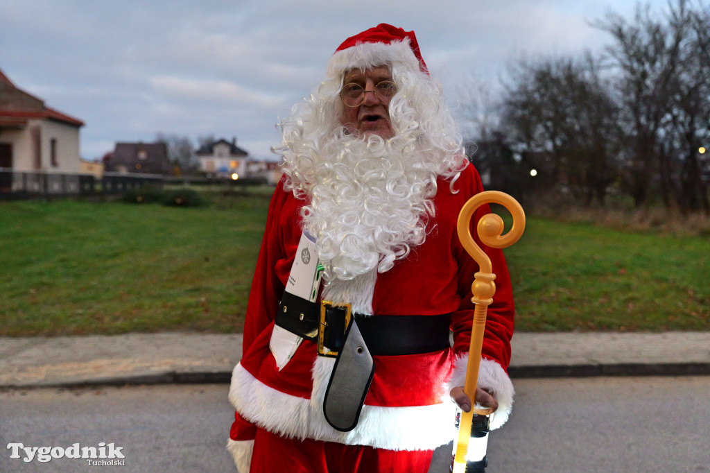 Mały Mędromierz i kolędnicy! Głośna, kolorowa grupa na ulicach