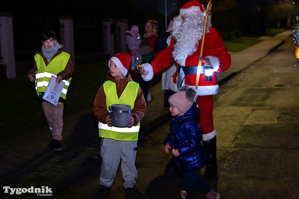 Mały Mędromierz i kolędnicy! Głośna, kolorowa grupa na ulicach