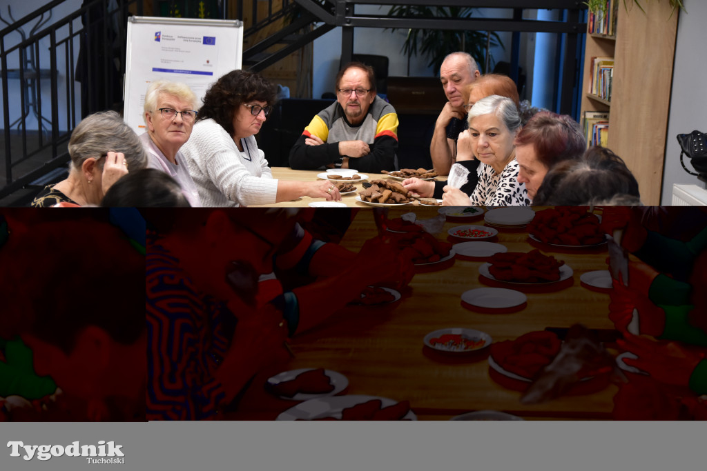 Nie tylko dla dzieci. Seniorzy też uwielbiają zdobić pierniki. Odwiedziliśmy Klub Seniora Cekcyn
