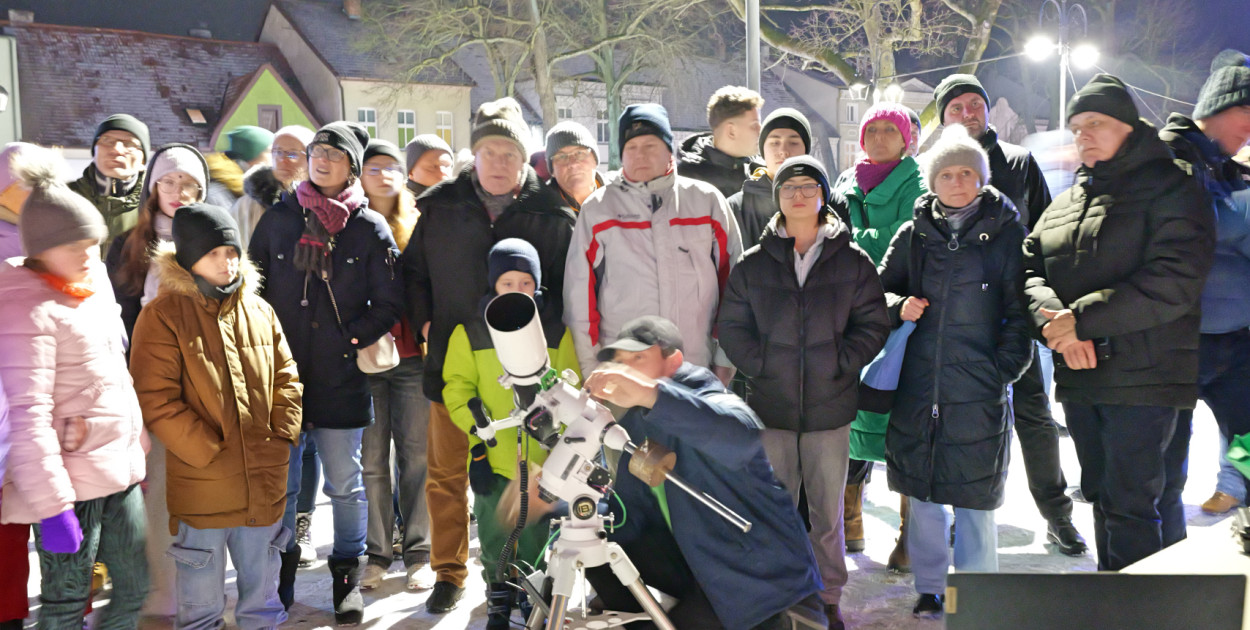 Obserwacje nieba na rynku w Tucholi z Mikołajem Janowicem