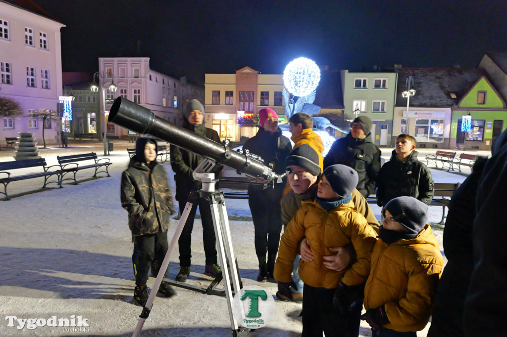 Obserwacje nieba na rynku w Tucholi z Mikołajem Janowicem