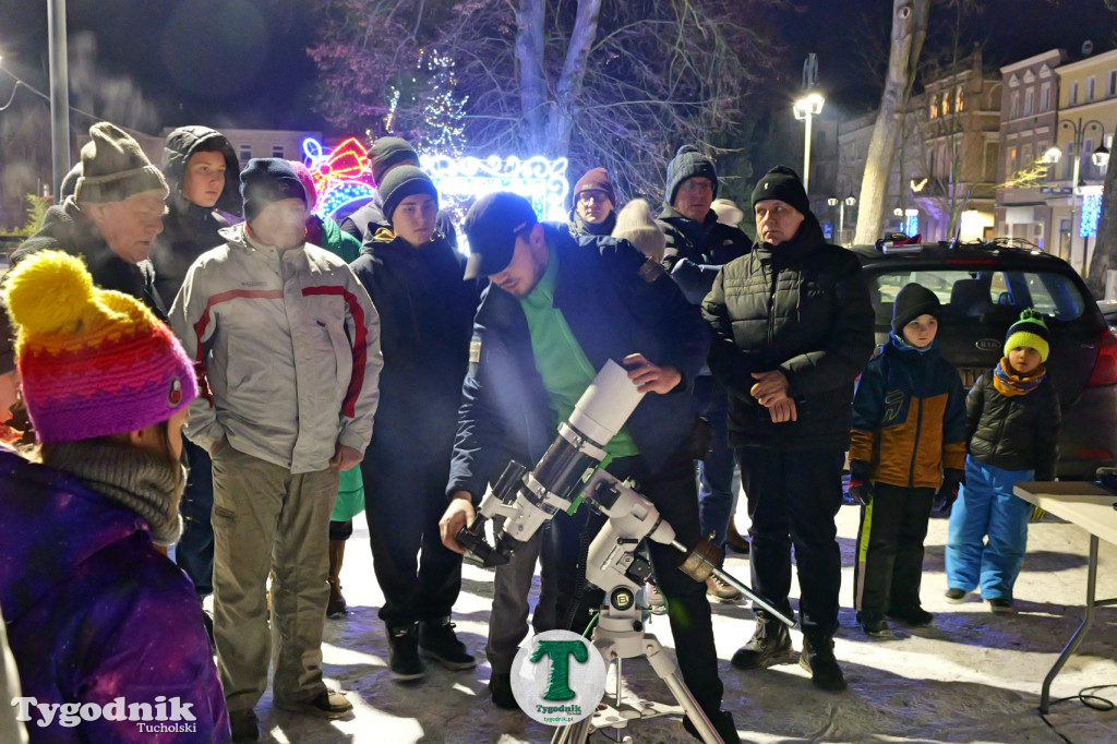 Obserwacje nieba na rynku w Tucholi z Mikołajem Janowicem