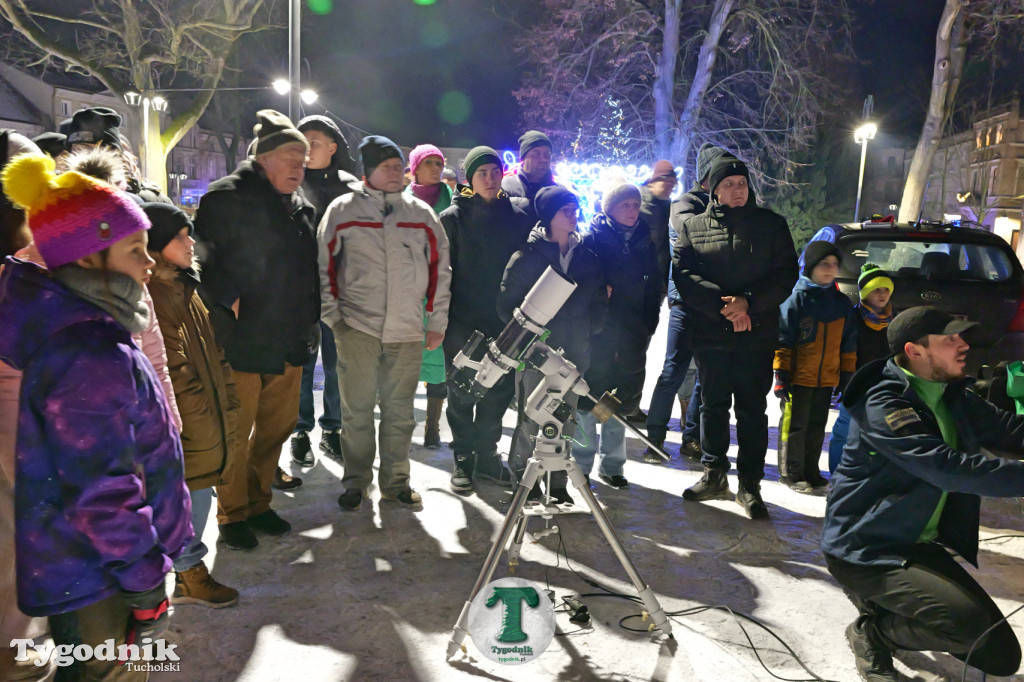 Obserwacje nieba na rynku w Tucholi z Mikołajem Janowicem