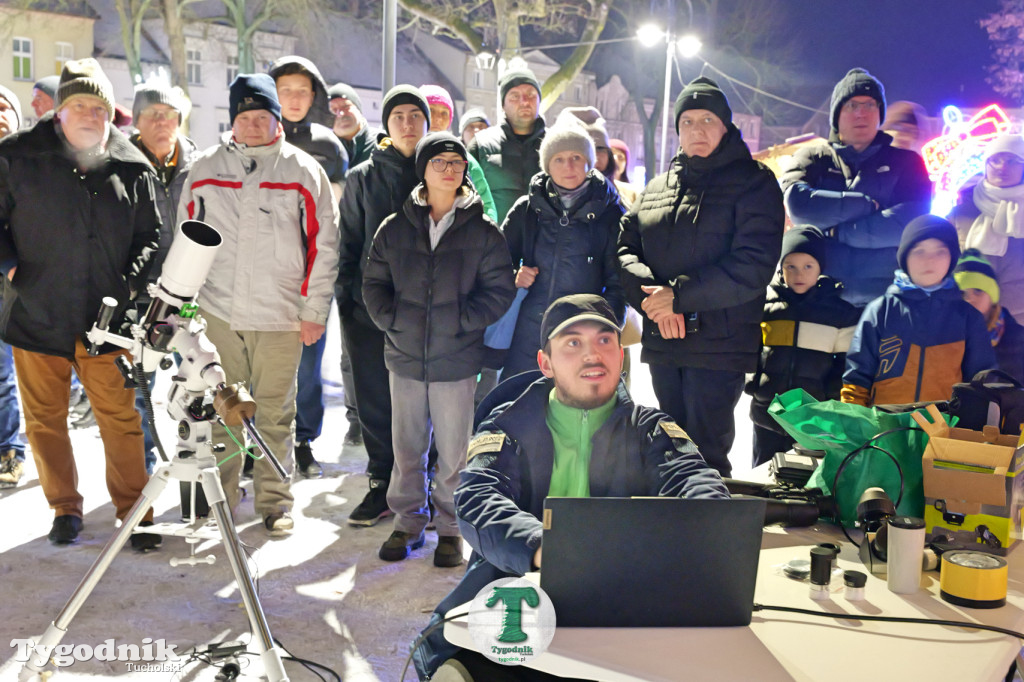 Obserwacje nieba na rynku w Tucholi z Mikołajem Janowicem