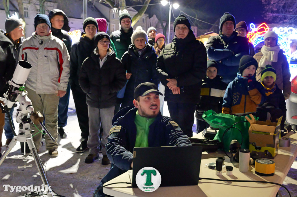 Obserwacje nieba na rynku w Tucholi z Mikołajem Janowicem