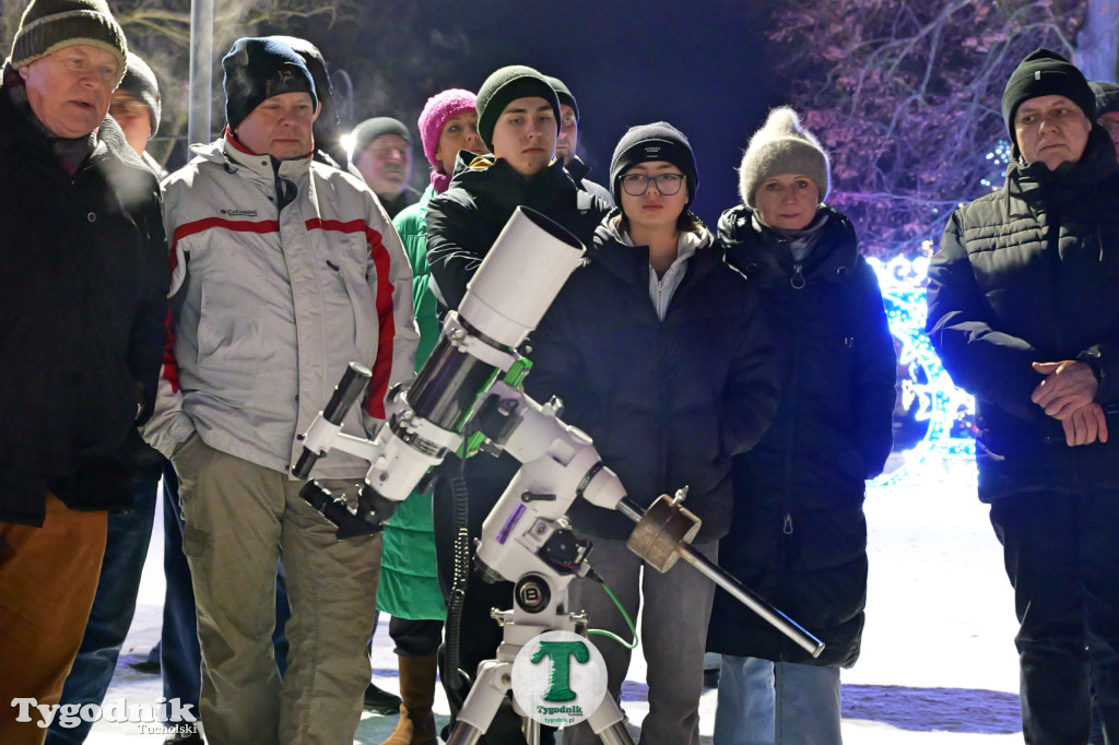 Obserwacje nieba na rynku w Tucholi z Mikołajem Janowicem
