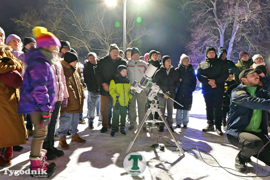 Obserwacje nieba na rynku w Tucholi z Mikołajem Janowicem