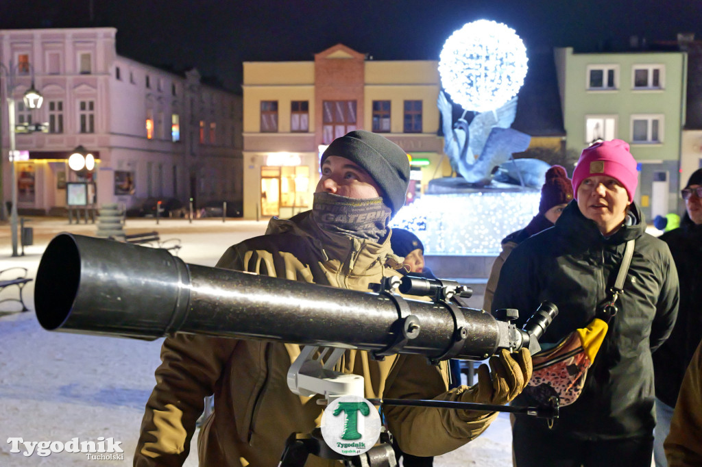 Obserwacje nieba na rynku w Tucholi z Mikołajem Janowicem