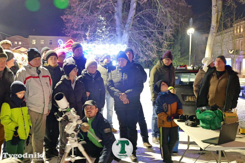 Obserwacje nieba na rynku w Tucholi z Mikołajem Janowicem