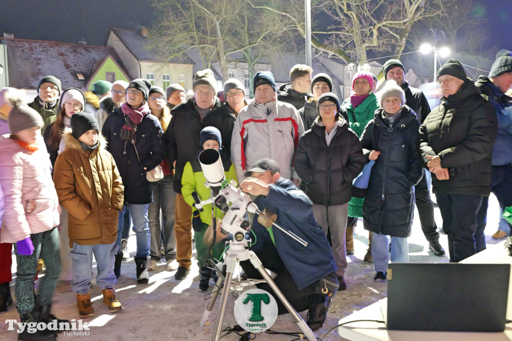 Obserwacje nieba na rynku w Tucholi z Mikołajem Janowicem