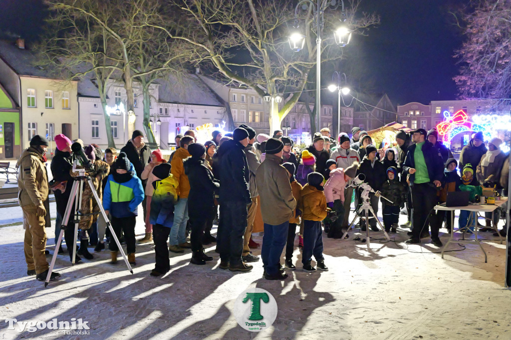 Obserwacje nieba na rynku w Tucholi z Mikołajem Janowicem