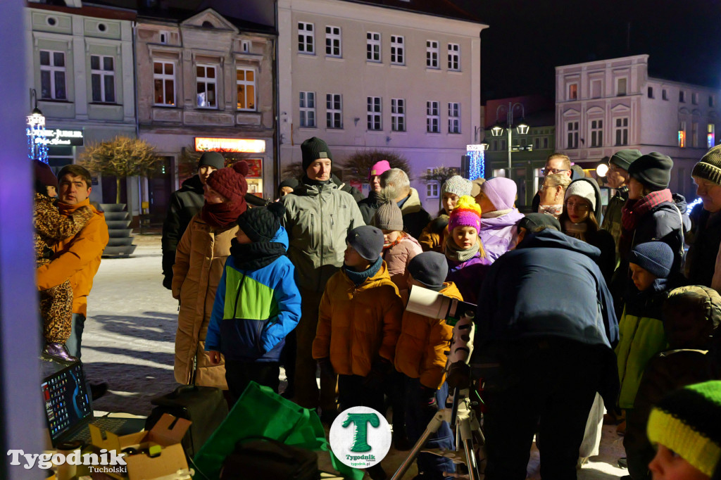 Obserwacje nieba na rynku w Tucholi z Mikołajem Janowicem