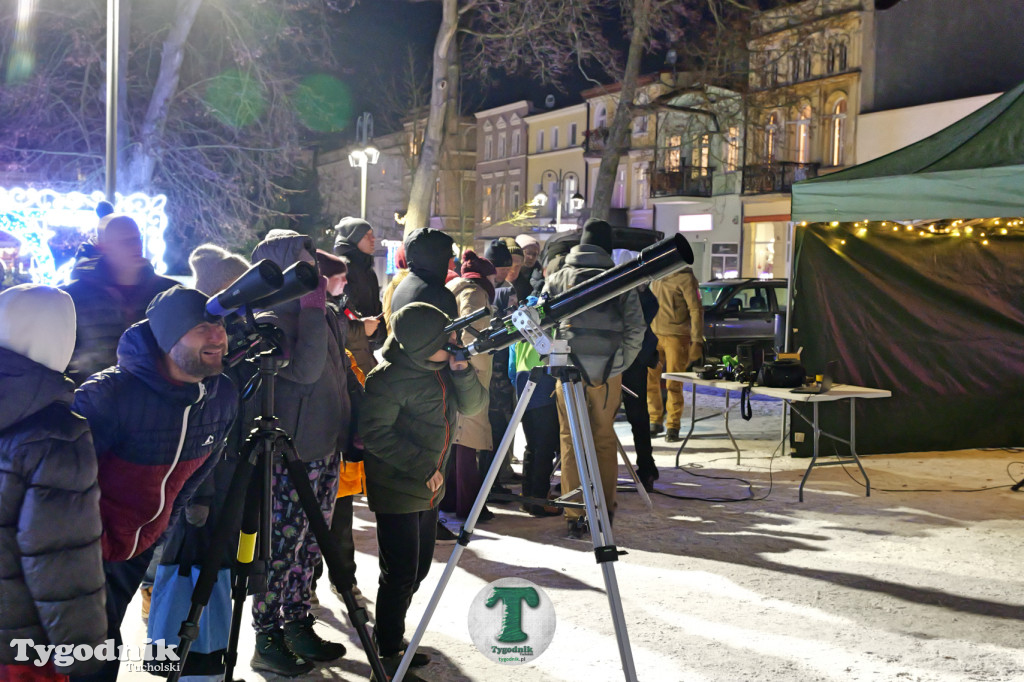 Obserwacje nieba na rynku w Tucholi z Mikołajem Janowicem