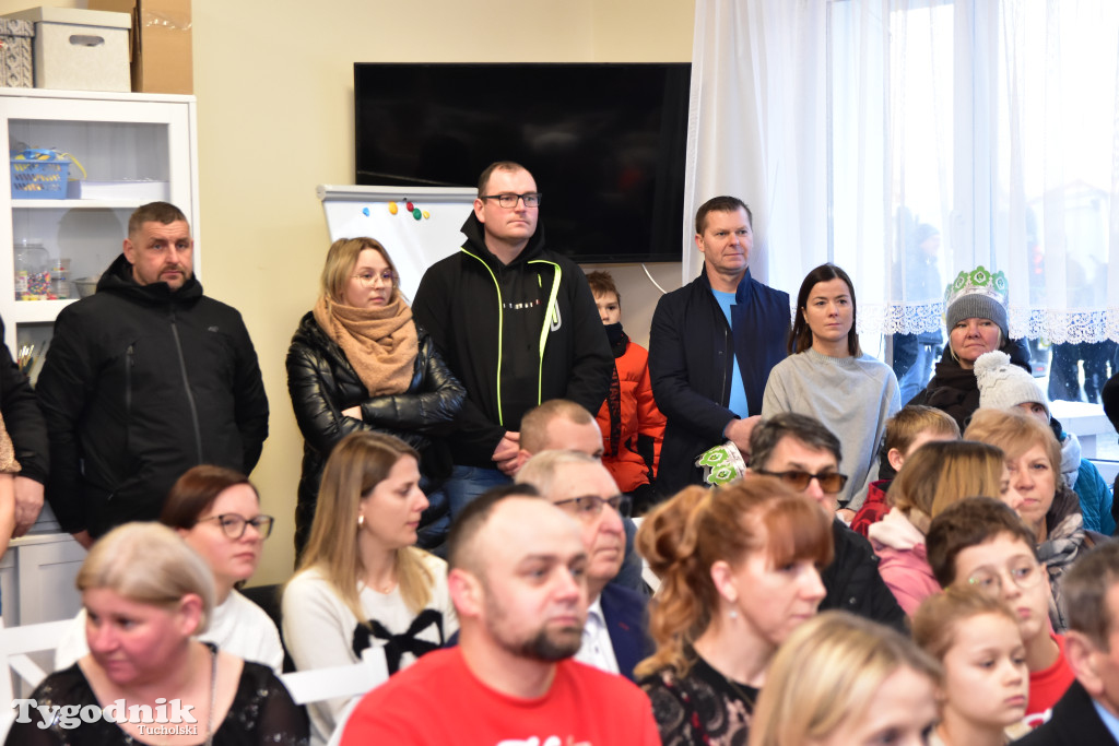 Tradycyjny Orszak Trzech Króli przeszedł ulicami Bysławka. Po nim mieszkańcy zagrali w Jasełkach / ZDJĘCIA