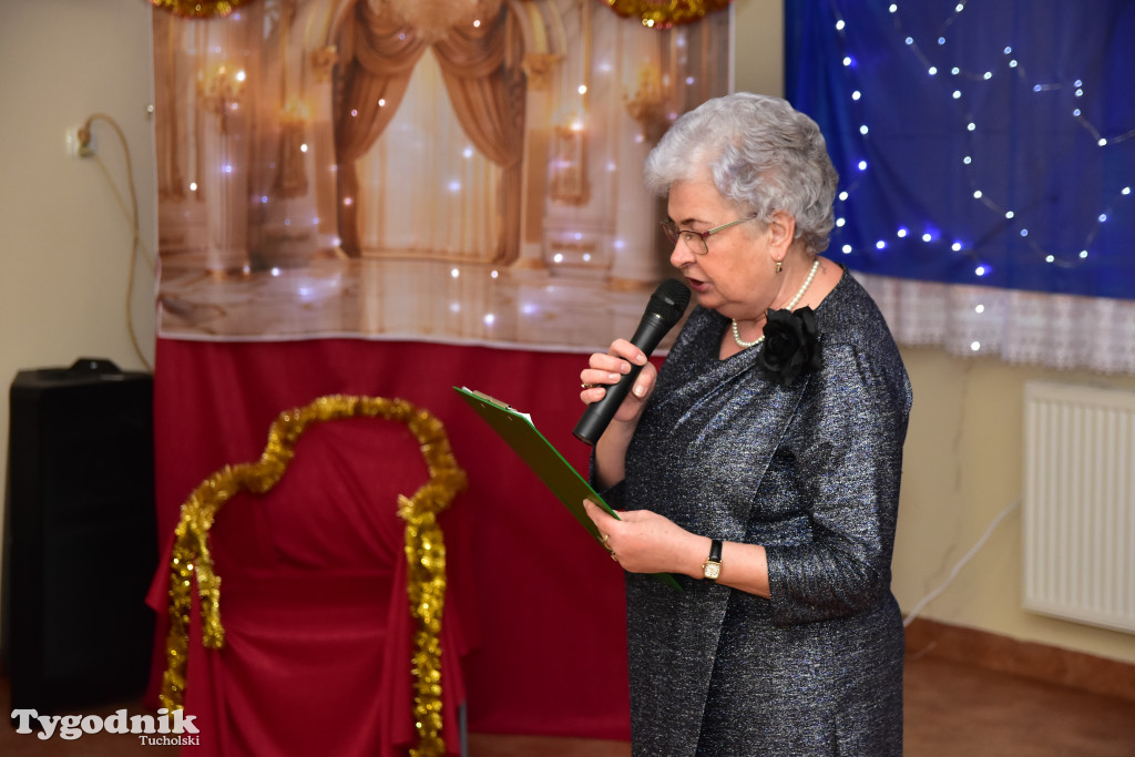 Tradycyjny Orszak Trzech Króli przeszedł ulicami Bysławka. Po nim mieszkańcy zagrali w Jasełkach / ZDJĘCIA