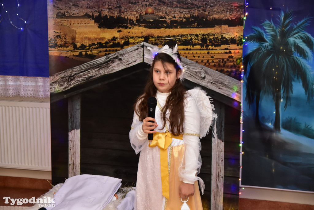 Tradycyjny Orszak Trzech Króli przeszedł ulicami Bysławka. Po nim mieszkańcy zagrali w Jasełkach / ZDJĘCIA