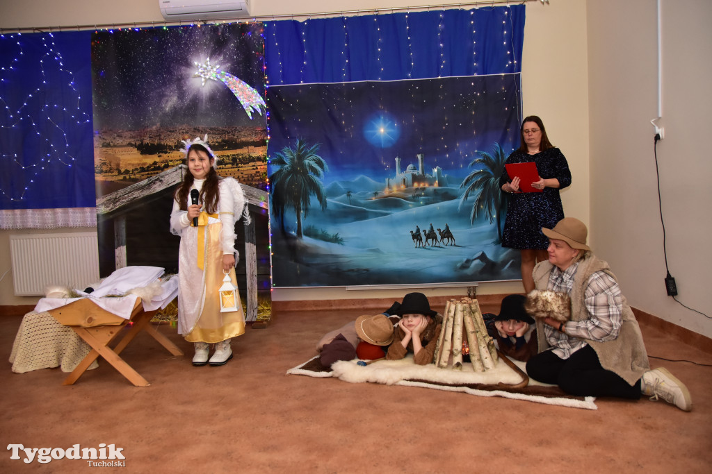 Tradycyjny Orszak Trzech Króli przeszedł ulicami Bysławka. Po nim mieszkańcy zagrali w Jasełkach / ZDJĘCIA