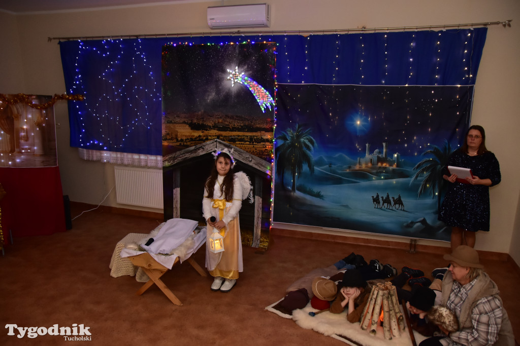 Tradycyjny Orszak Trzech Króli przeszedł ulicami Bysławka. Po nim mieszkańcy zagrali w Jasełkach / ZDJĘCIA