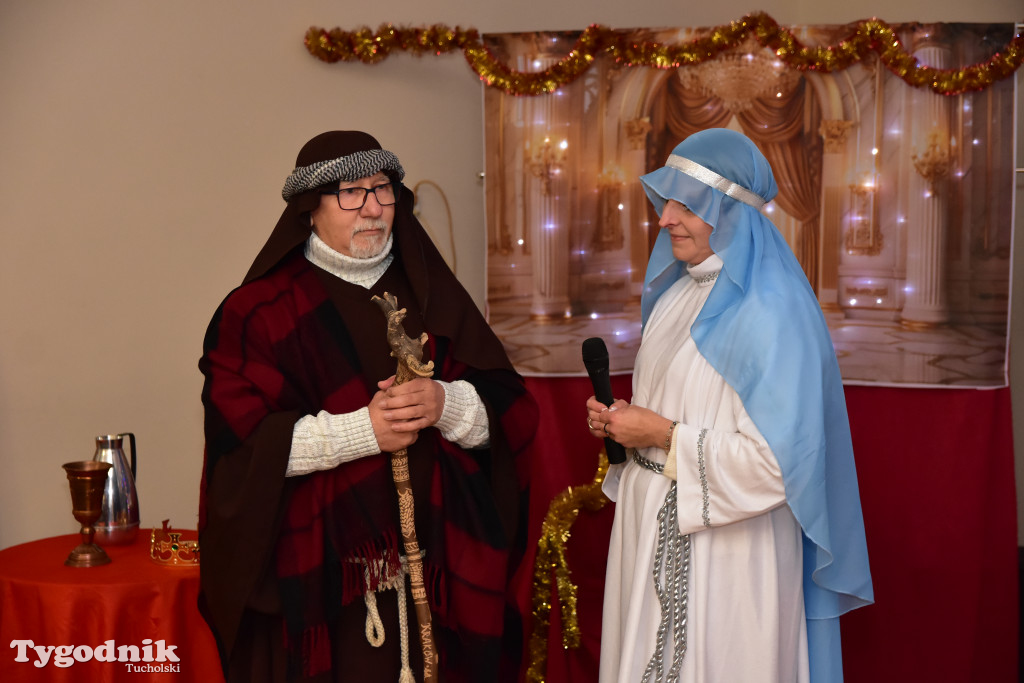 Tradycyjny Orszak Trzech Króli przeszedł ulicami Bysławka. Po nim mieszkańcy zagrali w Jasełkach / ZDJĘCIA
