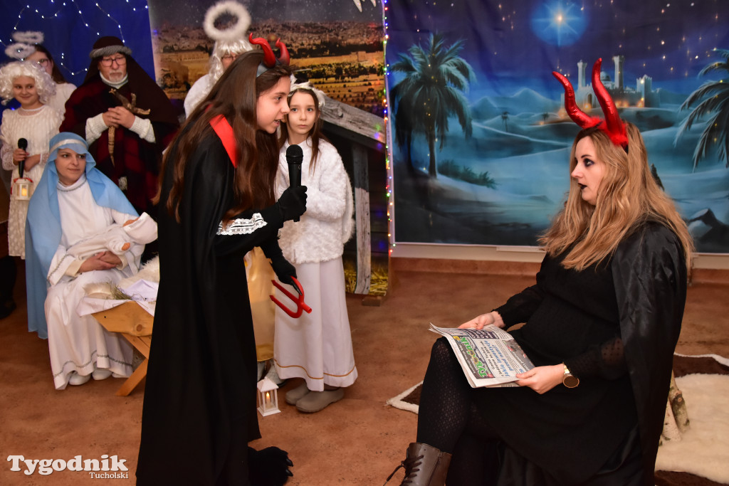 Tradycyjny Orszak Trzech Króli przeszedł ulicami Bysławka. Po nim mieszkańcy zagrali w Jasełkach / ZDJĘCIA