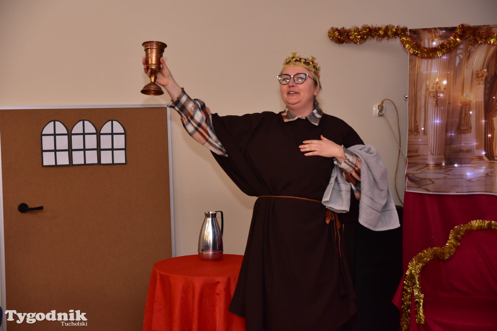 Tradycyjny Orszak Trzech Króli przeszedł ulicami Bysławka. Po nim mieszkańcy zagrali w Jasełkach / ZDJĘCIA