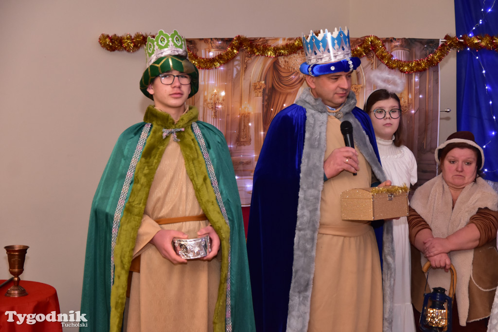 Tradycyjny Orszak Trzech Króli przeszedł ulicami Bysławka. Po nim mieszkańcy zagrali w Jasełkach / ZDJĘCIA