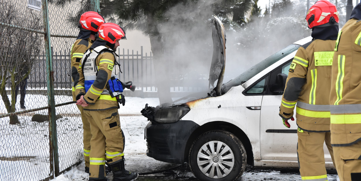 Tuchola: Dlaczego na ul. Kościuszki doszło do pożaru komory silnika w osobówce?