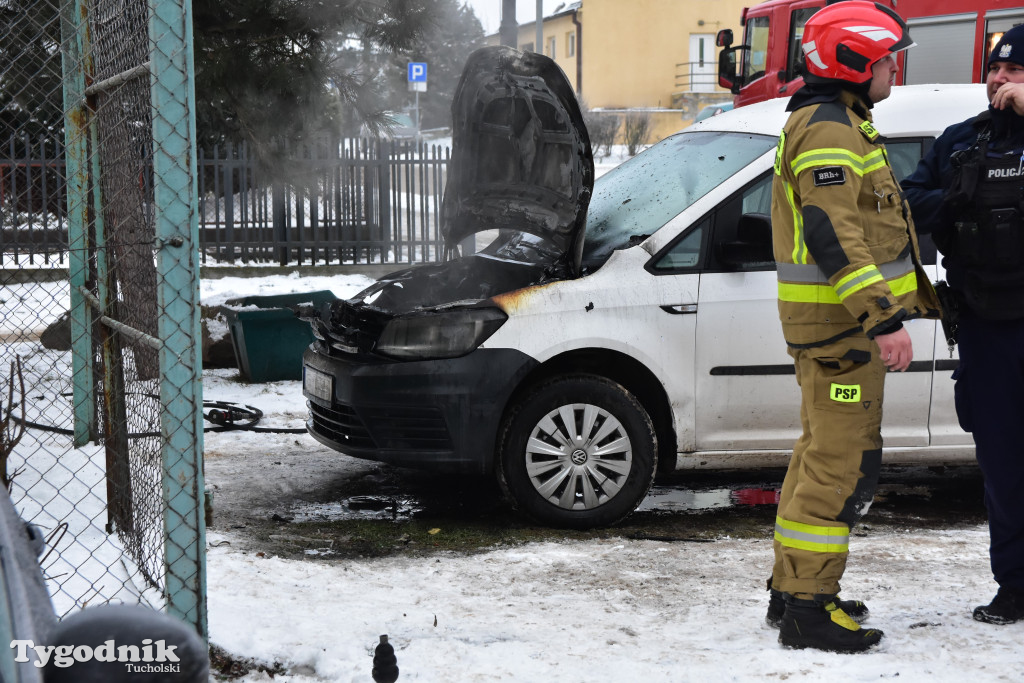 Tuchola: Dlaczego na ul. Kościuszki doszło do pożaru komory silnika w osobówce?