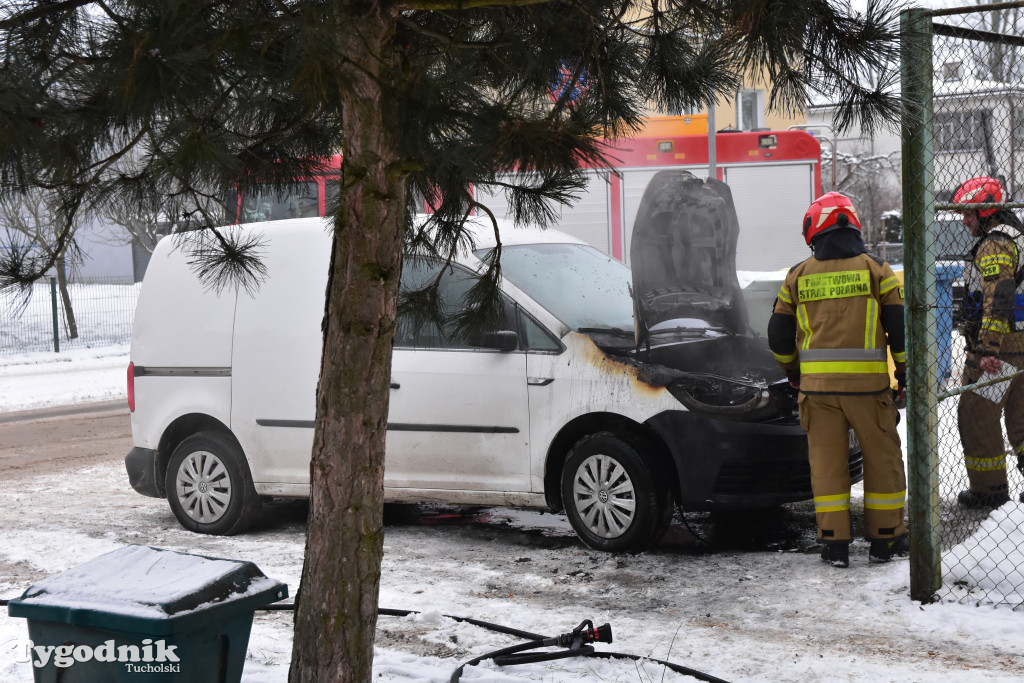 Tuchola: Dlaczego na ul. Kościuszki doszło do pożaru komory silnika w osobówce?