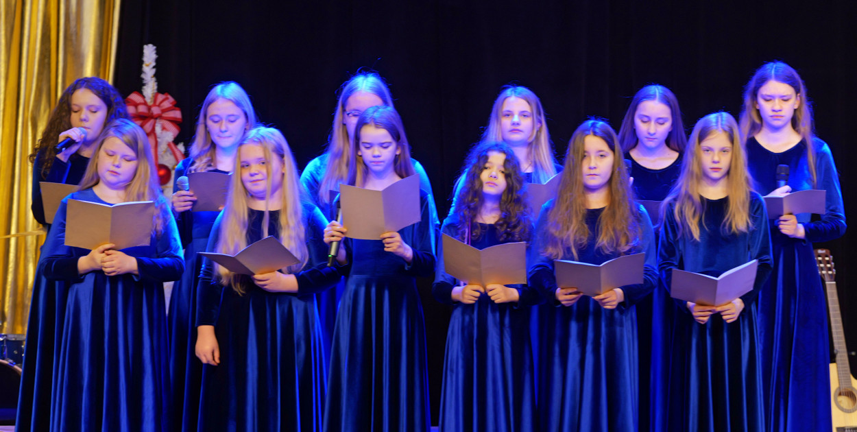 TOK rozbrzmiał kolędą i piosenką świąteczną