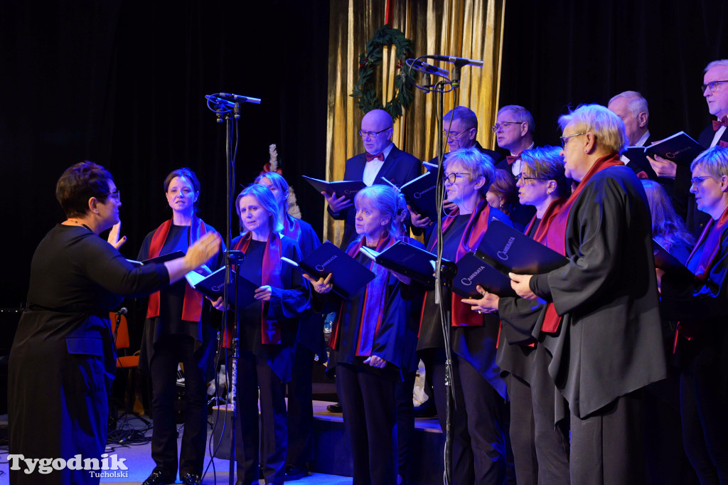 TOK rozbrzmiał kolędą i piosenką świąteczną