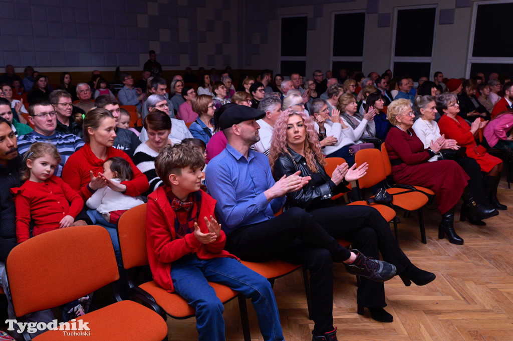 TOK rozbrzmiał kolędą i piosenką świąteczną