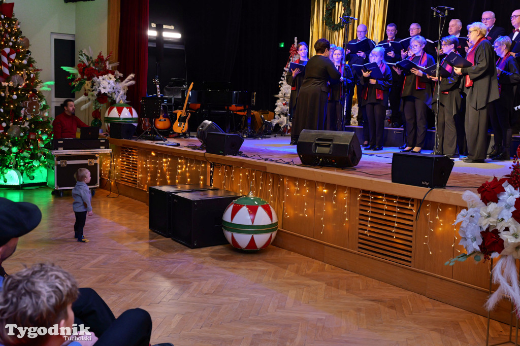 TOK rozbrzmiał kolędą i piosenką świąteczną