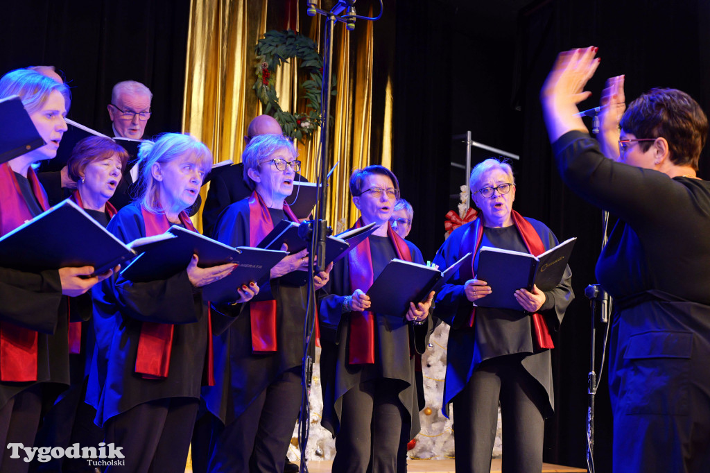 TOK rozbrzmiał kolędą i piosenką świąteczną