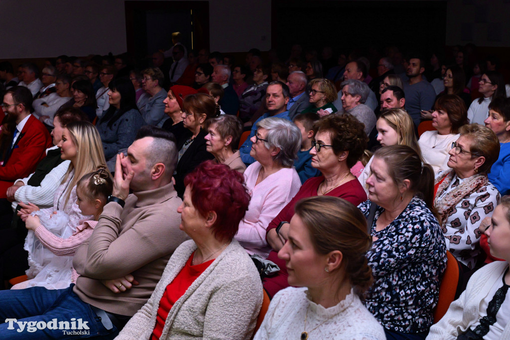 TOK rozbrzmiał kolędą i piosenką świąteczną