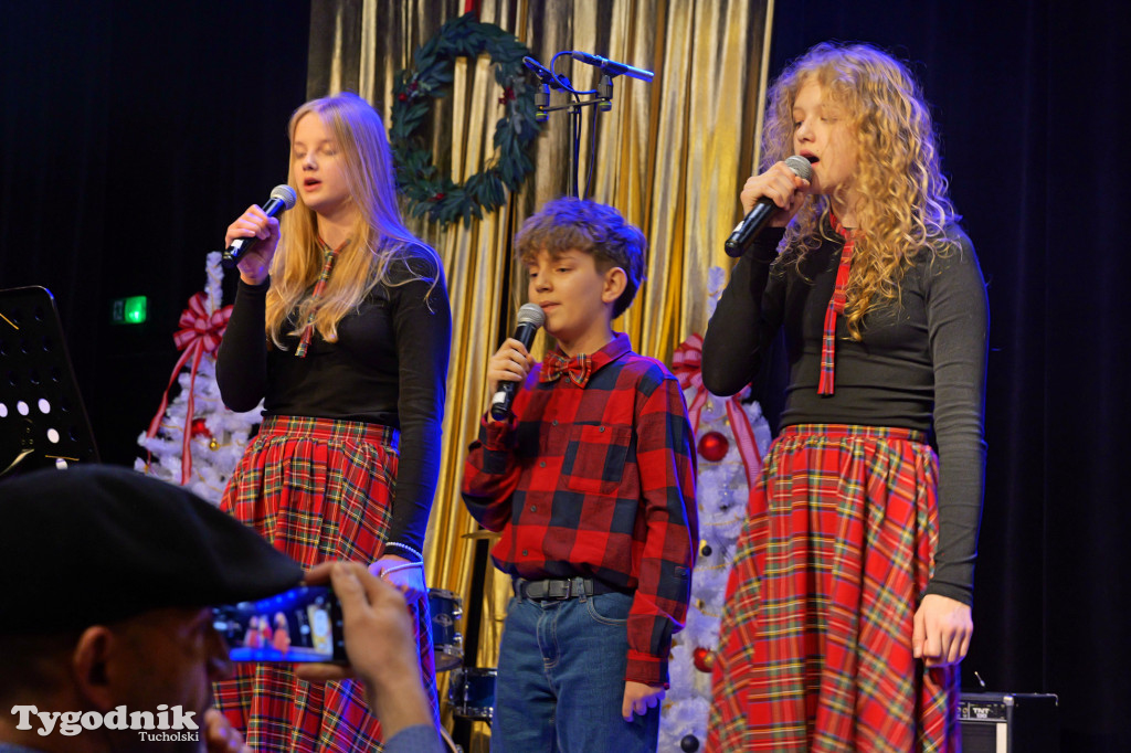TOK rozbrzmiał kolędą i piosenką świąteczną