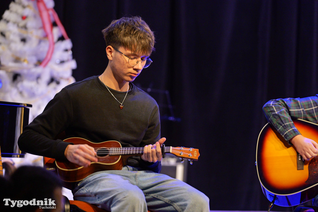 TOK rozbrzmiał kolędą i piosenką świąteczną