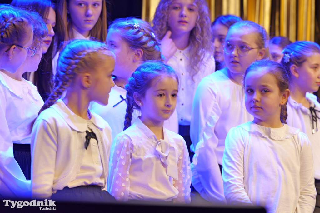 TOK rozbrzmiał kolędą i piosenką świąteczną