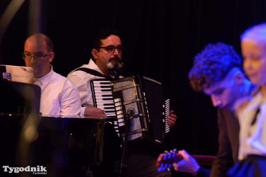 TOK rozbrzmiał kolędą i piosenką świąteczną