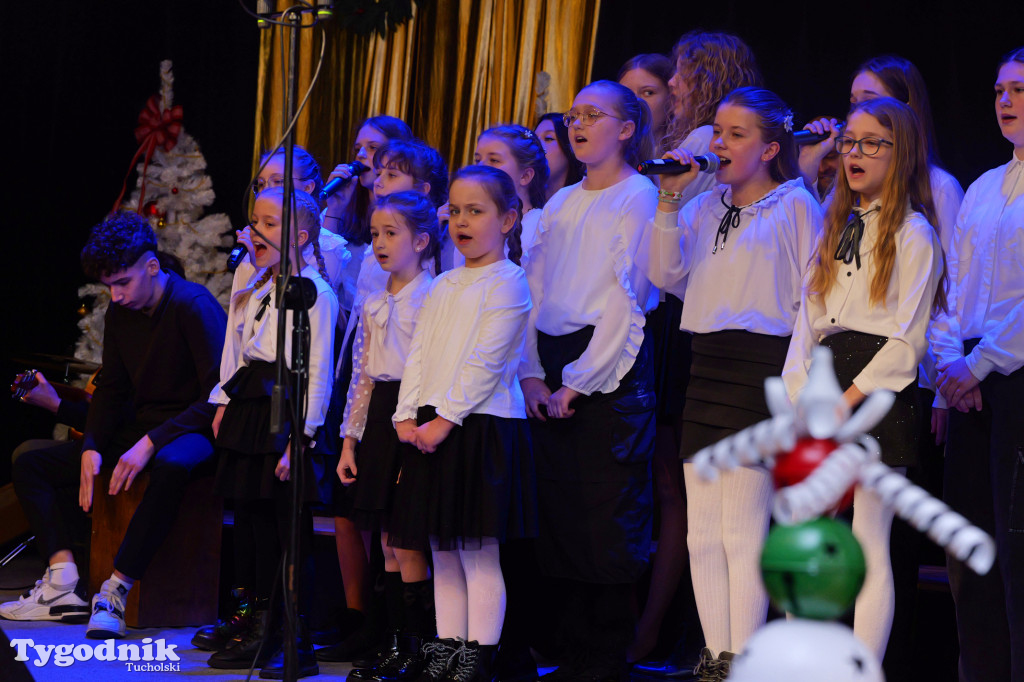 TOK rozbrzmiał kolędą i piosenką świąteczną